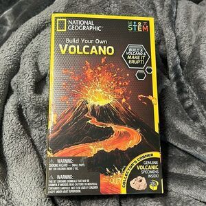 National Geographic Build Your Own Volcano New in Package